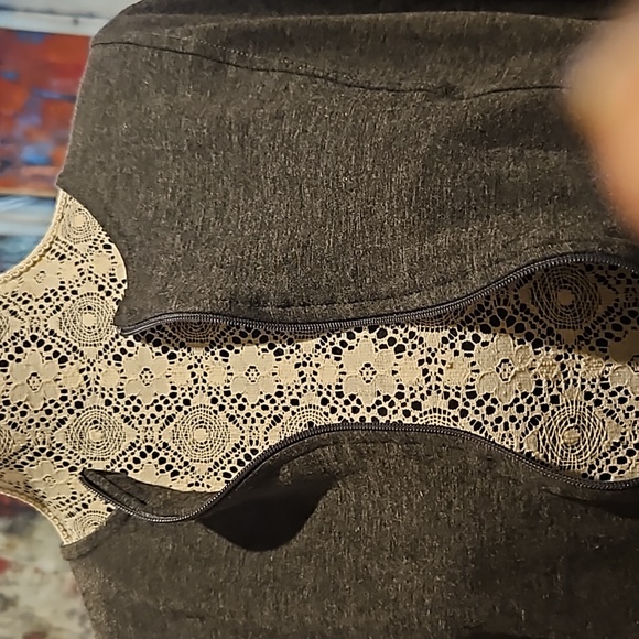 Gershon Bram Zippered Cropped Top - Picture 4 of 7